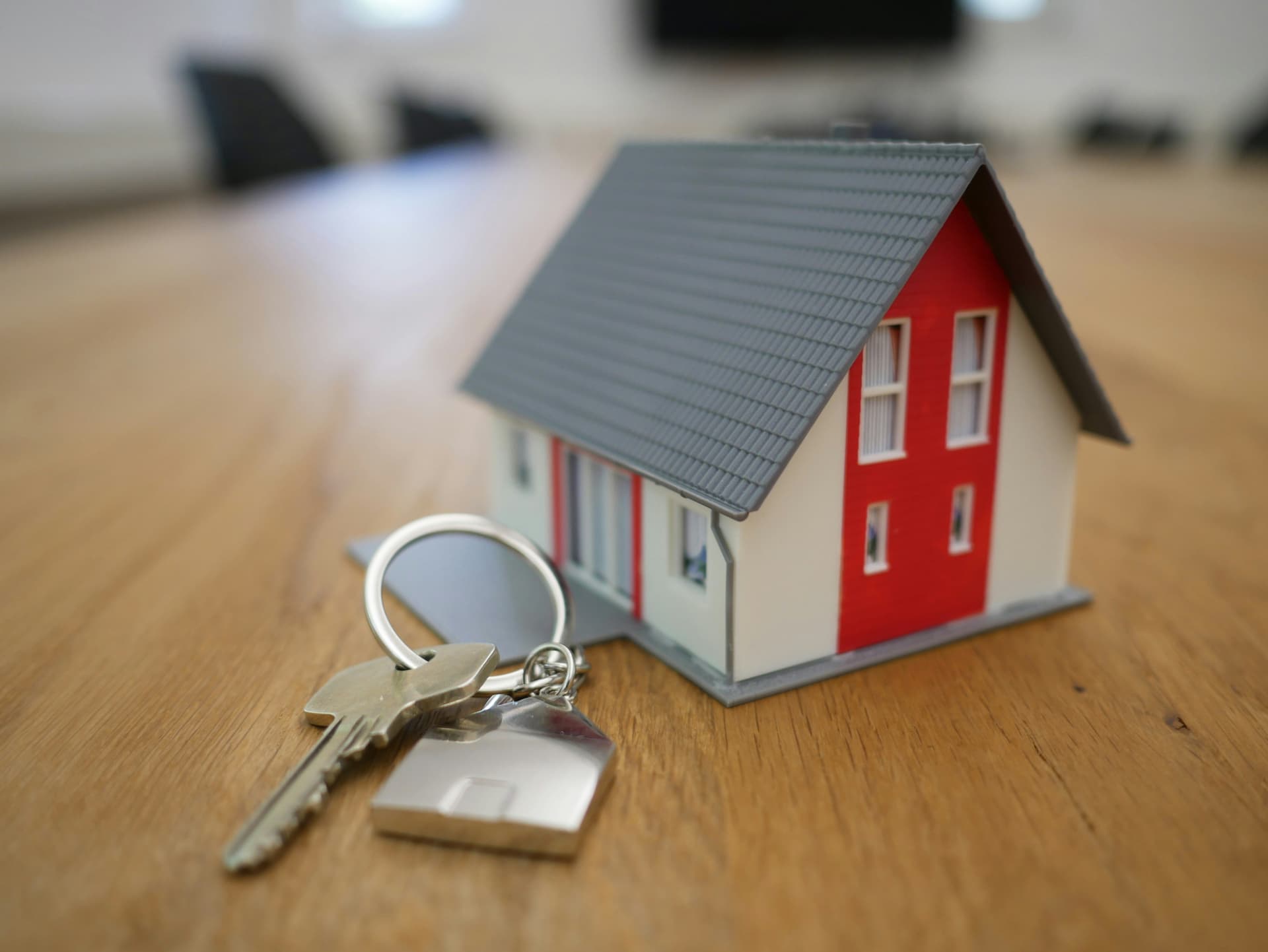 Dynamic Realty team providing expert real estate consultation